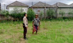 Bhabinkamtibmas Terong Tawah Aktif Dorong Ketahanan Pangan di Tingkat Desa