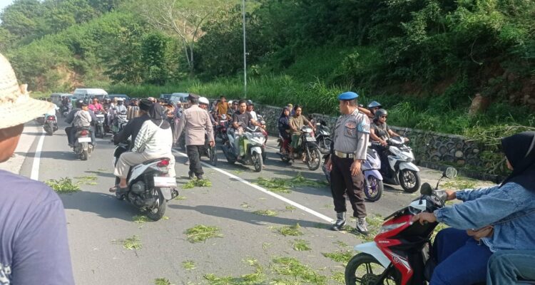 Respons Cepat Polsek Lembar Jaga Kamtibmas di Kegiatan Warga