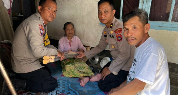 Sinergi Polri dan Masyarakat, Polres Lombok Barat Salurkan Bantuan Sosial