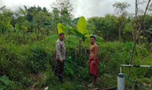 Bhabinkamtibmas Desa Kedaro Dorong Warga Manfaatkan Pekarangan untuk Ketahanan Pangan