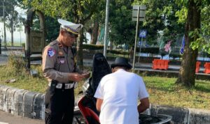 Operasi Patuh Rinjani 2025, Polres Lombok Barat Tindak Pelanggar Lalu Lintas di Bundaran Penas