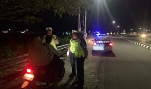 Patroli Malam Intensif Satlantas Amankan Bypass BIL Lombok Barat