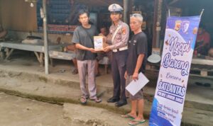 Satlantas Polres Lombok Barat Gelar Ngopi Bareng Sopir, Ajak Sopir Truk Wujudkan Kamseltibcar Lantas