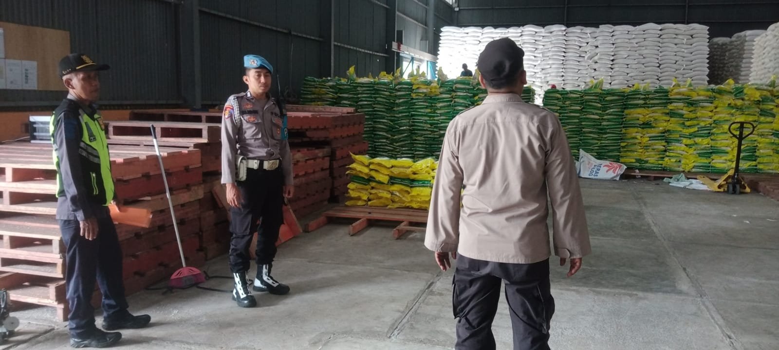 Polsek Lembar Perkuat Pengamanan Objek Vital di Desa Lembar Selatan