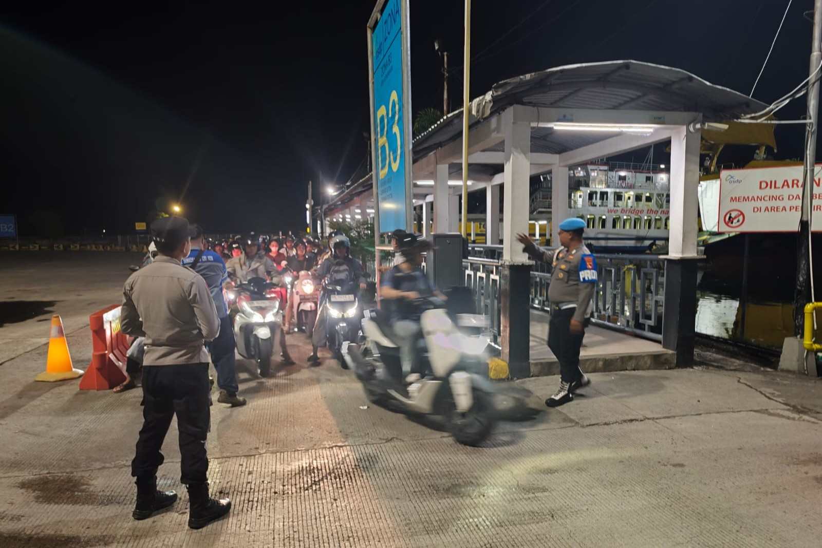 Polsek Kawasan Lembar Pastikan Legalitas Kendaraan Rute Bali